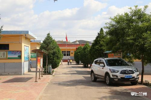 6月23日下午3时许,兰州晨报记者来到皋兰县水阜二中(原长川小学)